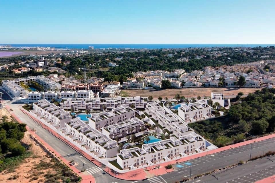 2 quarto Bungalow para venda em Torrevieja com piscina garagem - 309 900 € (Ref: 9859048)