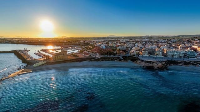 3 bedroom Villa for sale in Pilar de la Horadada ciudad, Pilar de la Horadada with pool garage - € 495,000 (Ref: 9893683)