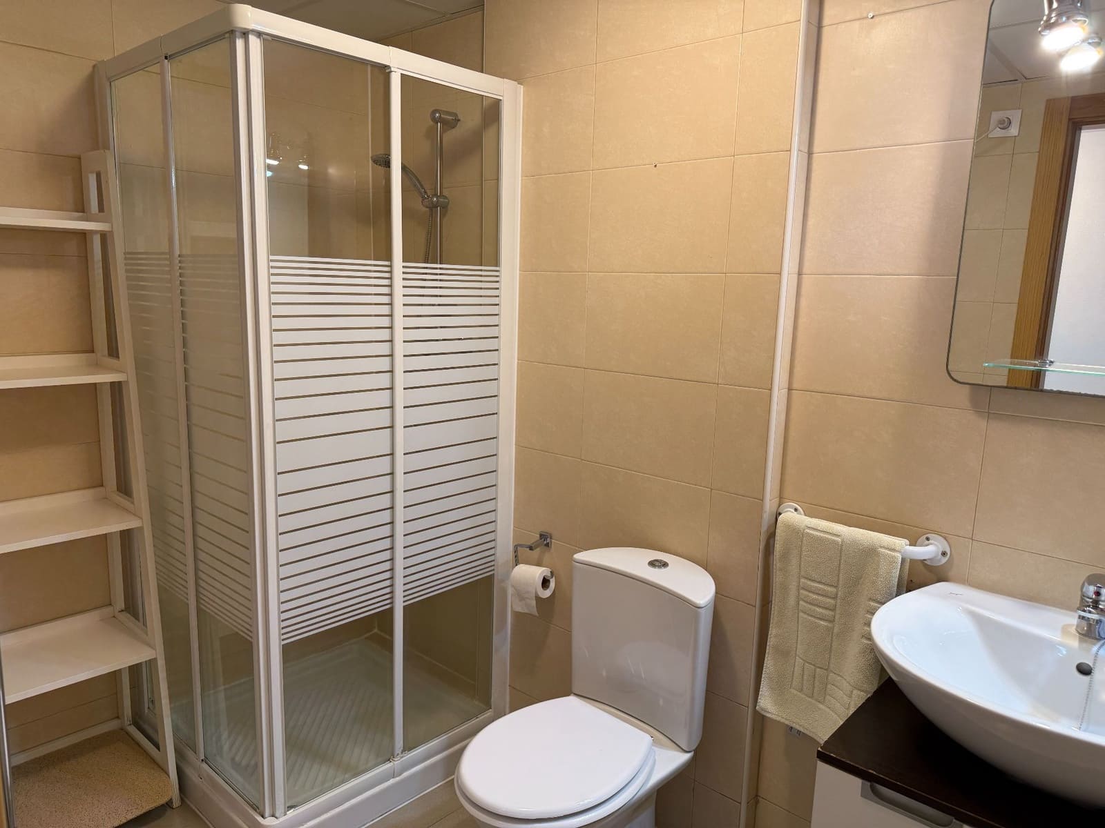 2 bedroom Apartment for sale in Isla Plana with pool garage - € 159,000 (Ref: 9900066)