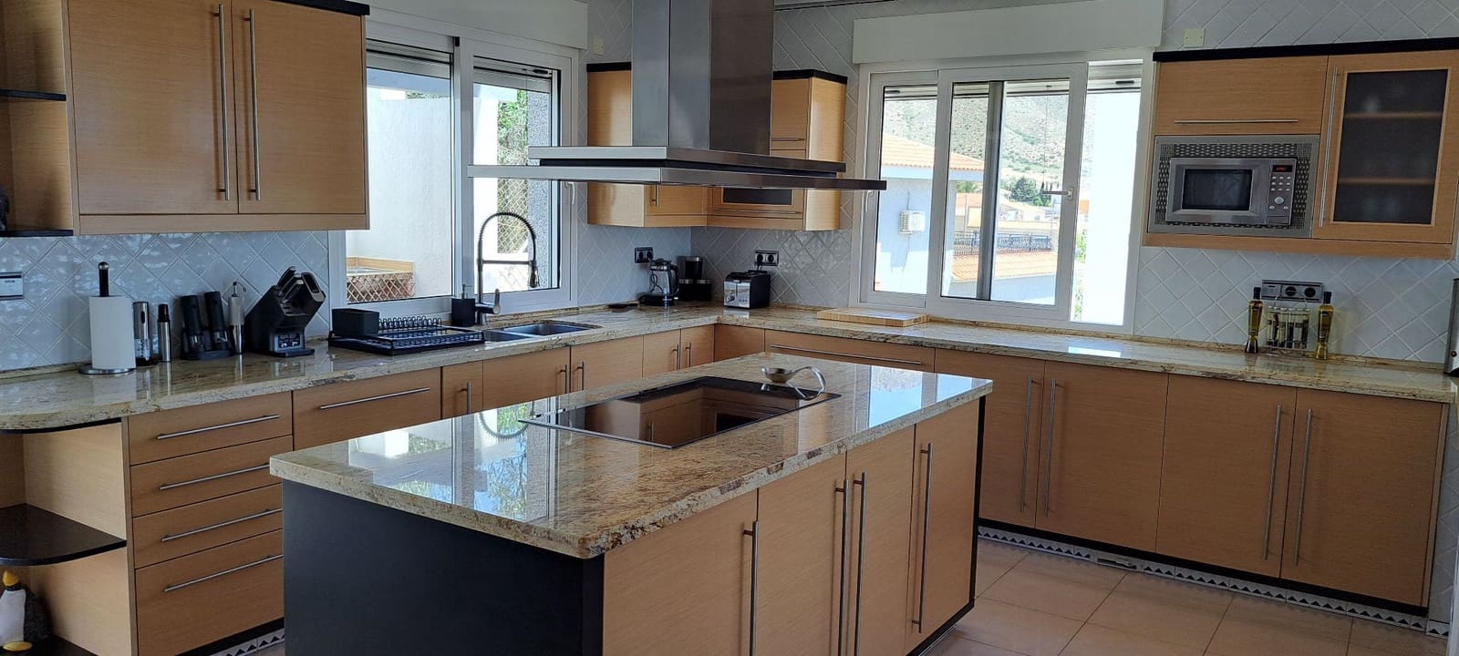 5 bedroom Villa for sale in Isla Plana with pool garage - € 1,400,000 (Ref: 9969293)