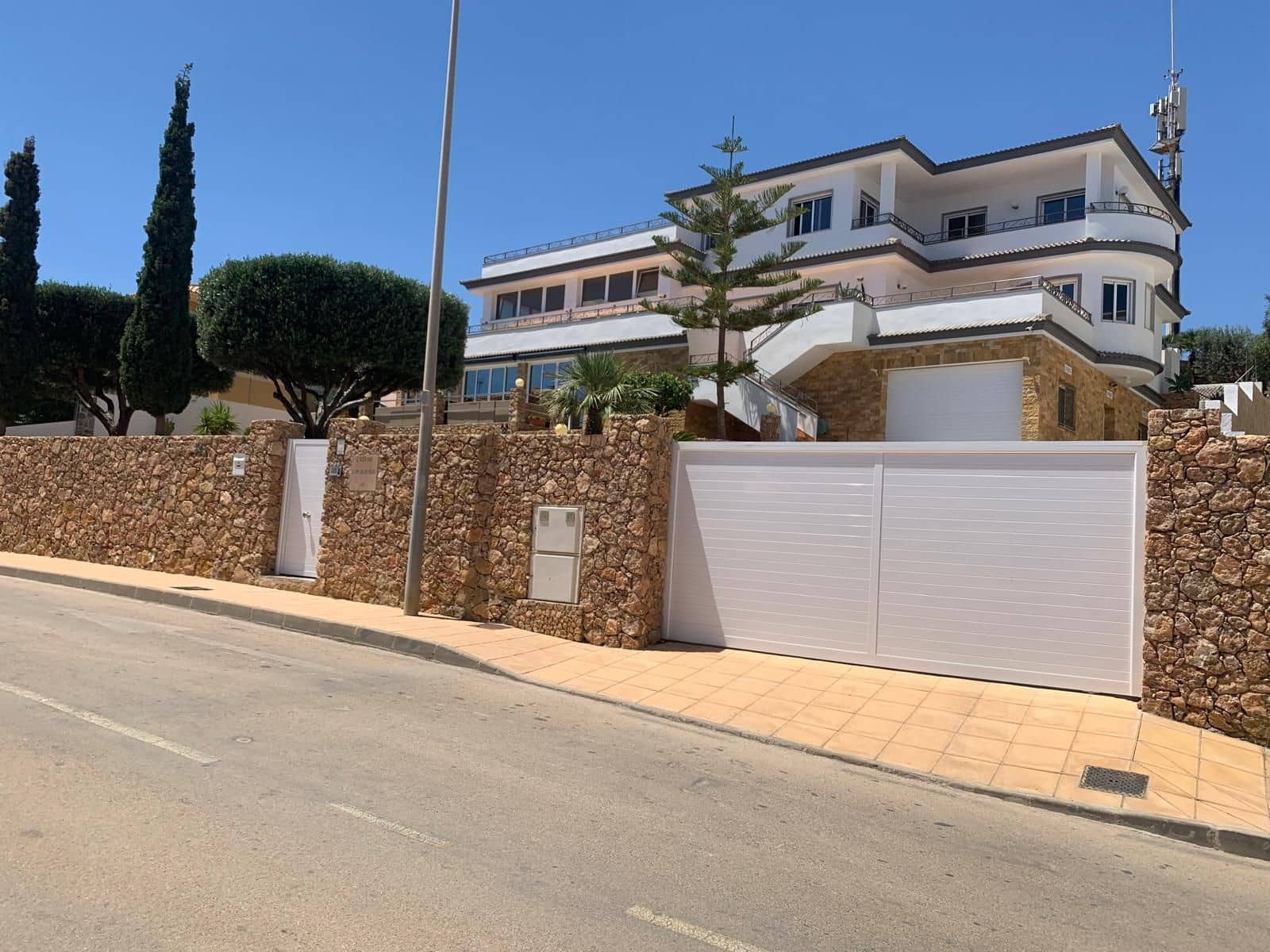 5 bedroom Villa for sale in Isla Plana with pool garage - € 1,400,000 (Ref: 9969293)