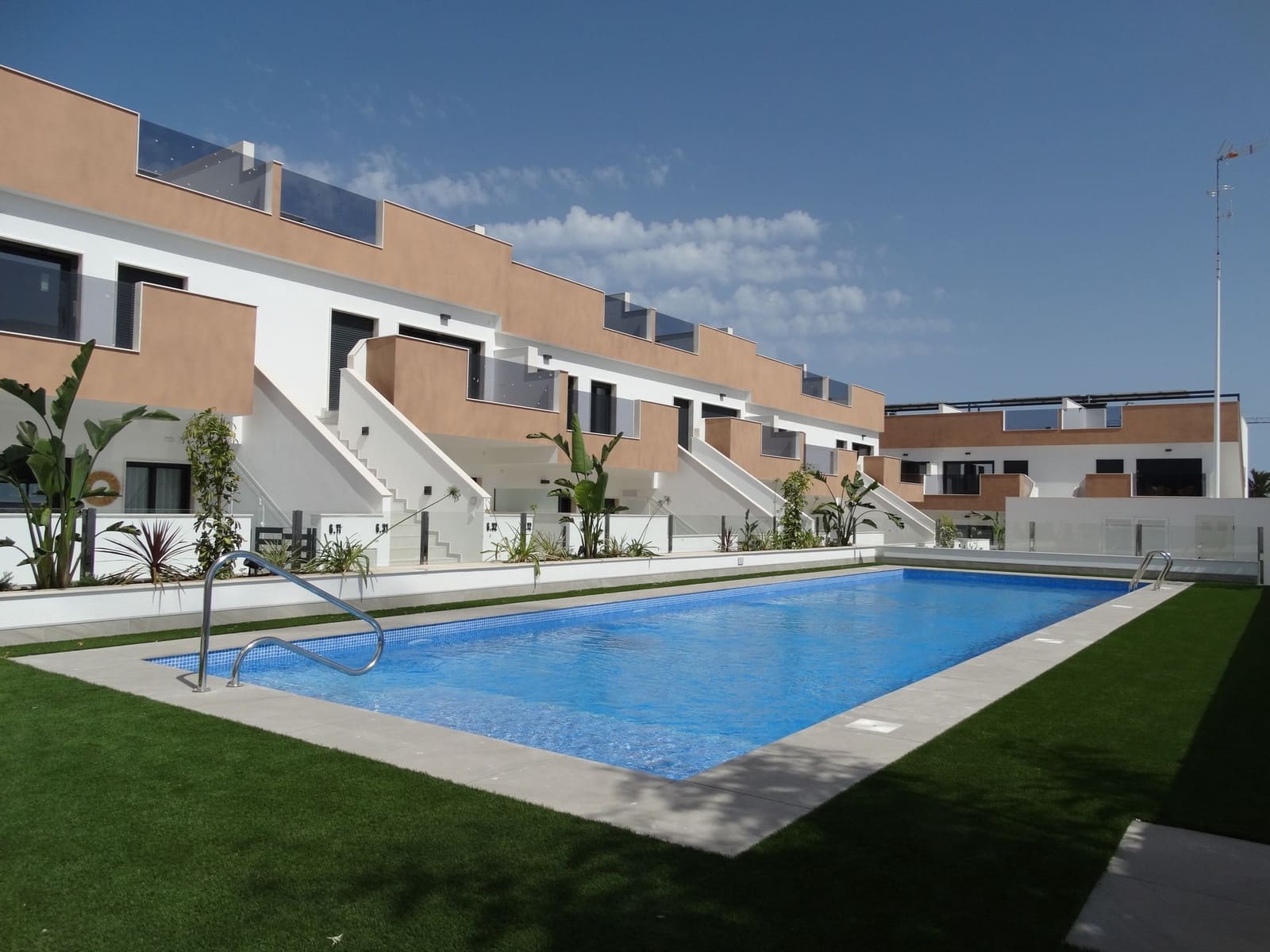 3 sypialnia Bungalow na sprzedaż w Pilar de la Horadada z basenem garażem - 305 000 € (Ref: 9993789)