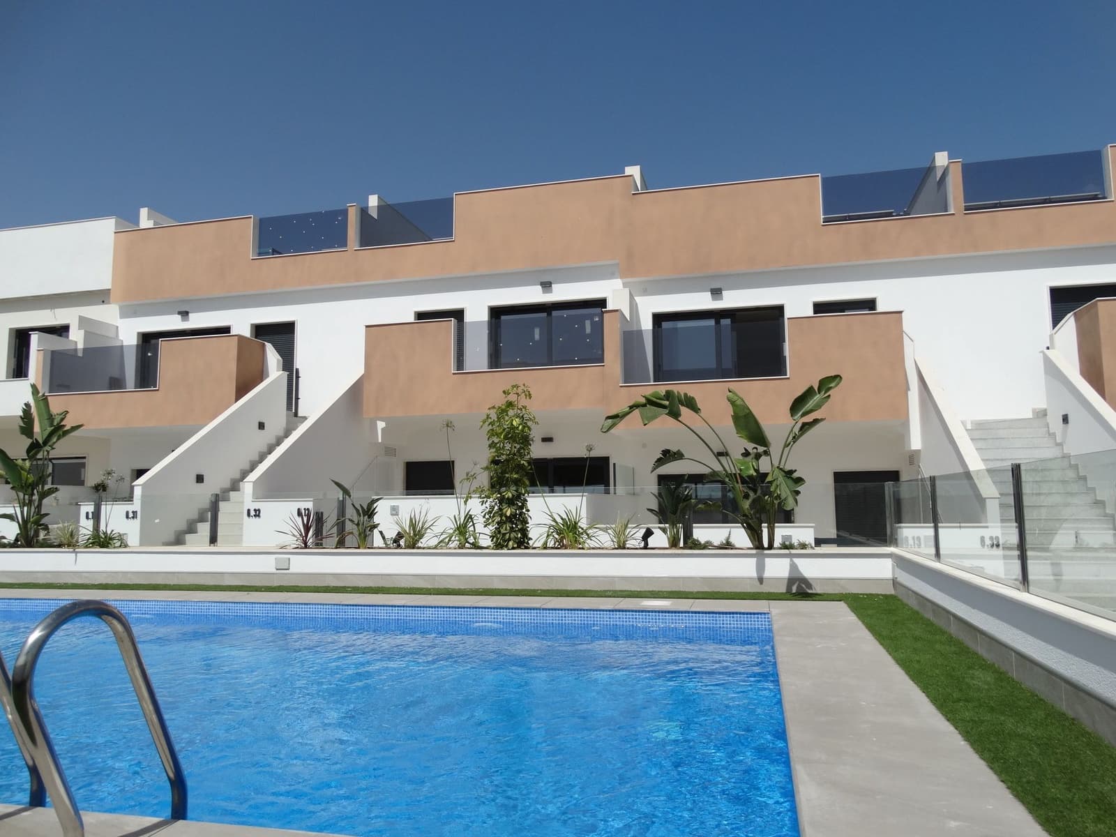 3 sypialnia Bungalow na sprzedaż w Pilar de la Horadada z basenem garażem - 305 000 € (Ref: 9993789)