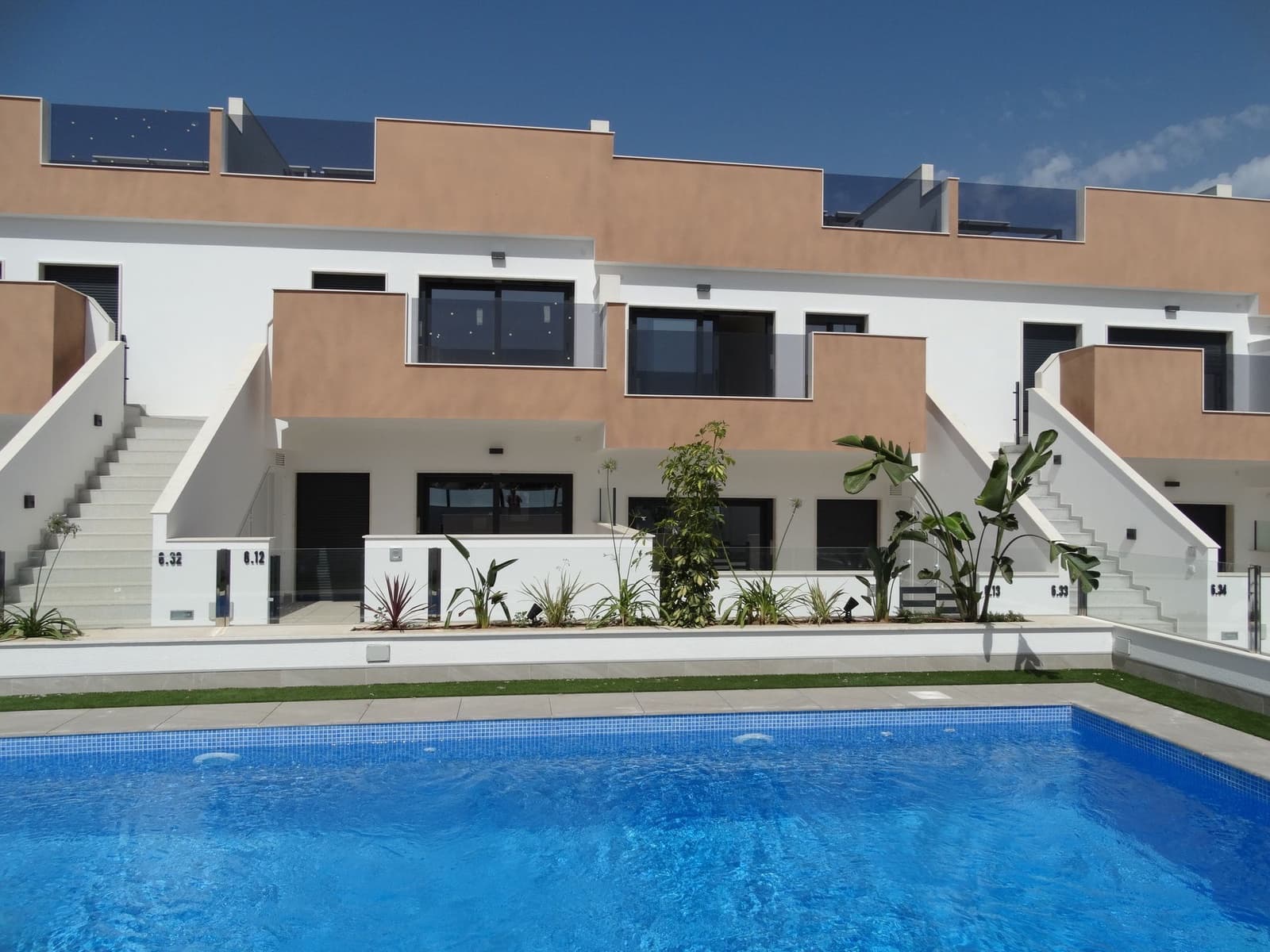 3 sypialnia Bungalow na sprzedaż w Pilar de la Horadada z basenem garażem - 305 000 € (Ref: 9993789)