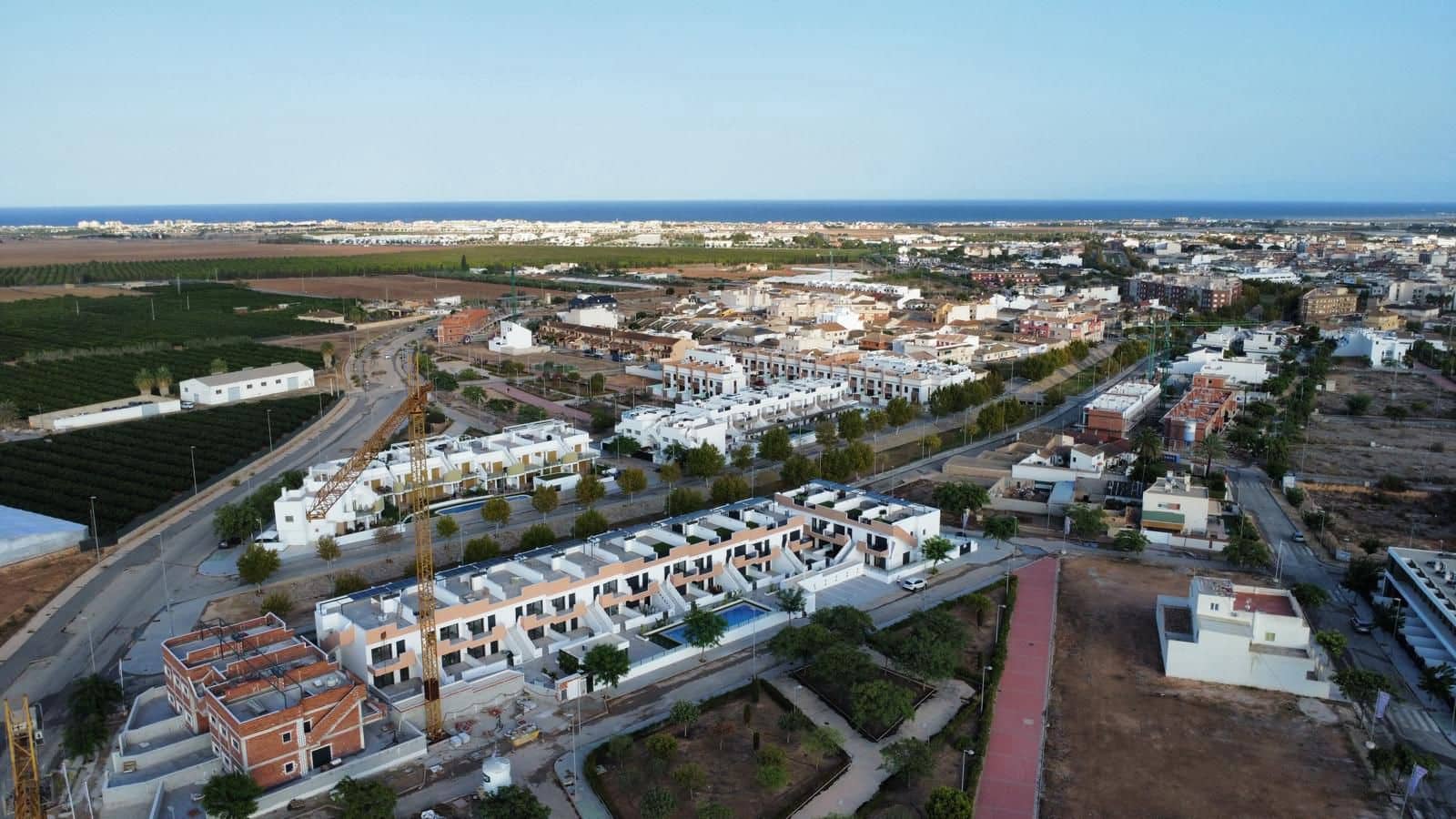 Bungalow de 3 habitaciones en Pilar de la Horadada en venta con piscina garaje - 295.000 € (Ref: 9993790)