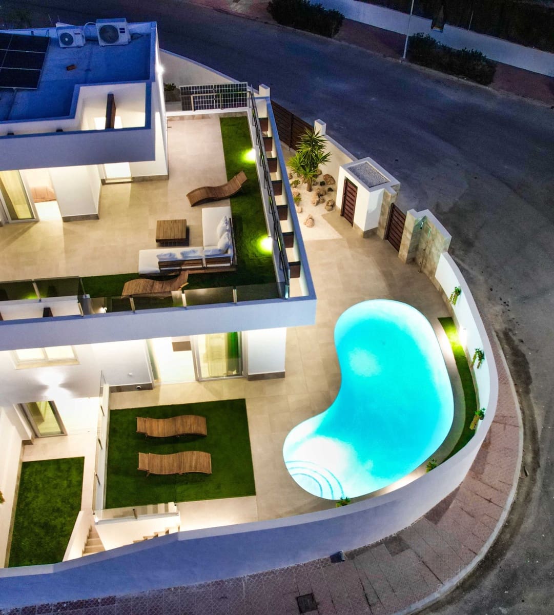 3 soveværelse Villa til salg i Ciudad Quesada med swimmingpool garage - € 598.000 (Ref: 9993791)