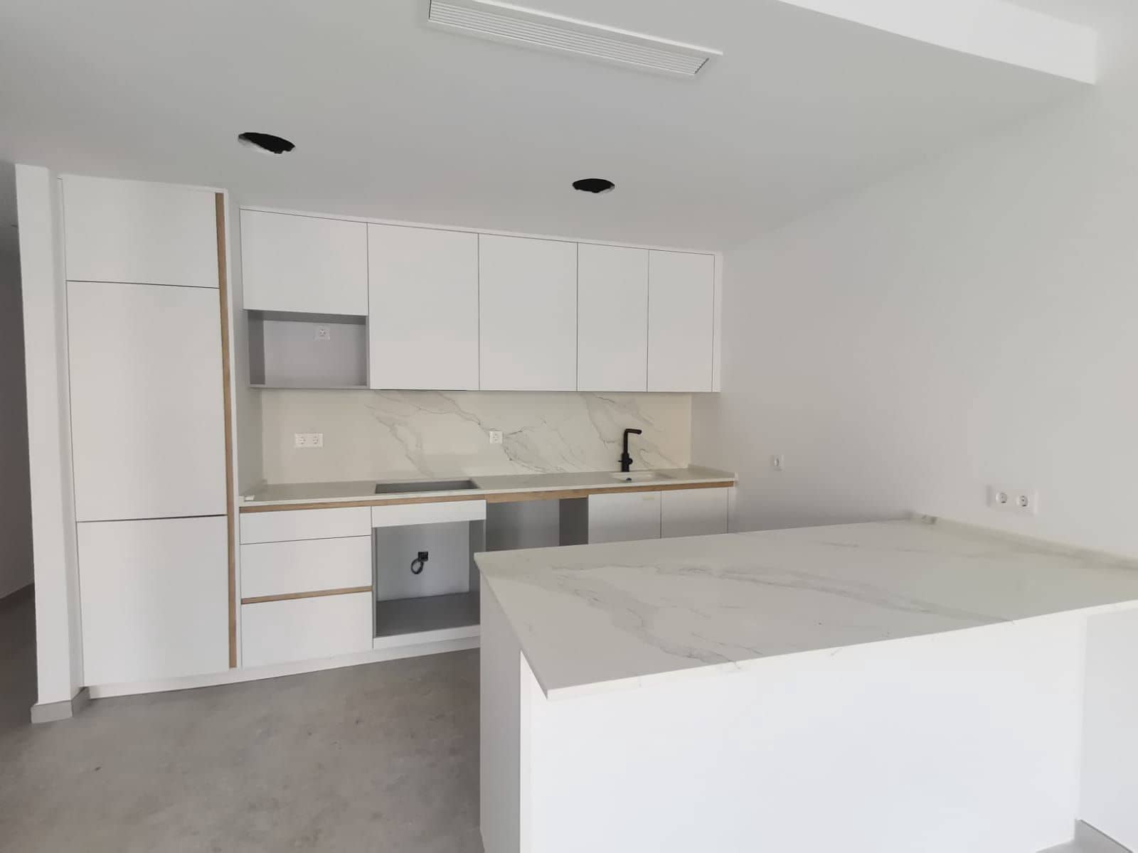 3 slaapkamer Appartement te koop in Torrevieja met zwembad garage - € 370.000 (Ref: 9996584)