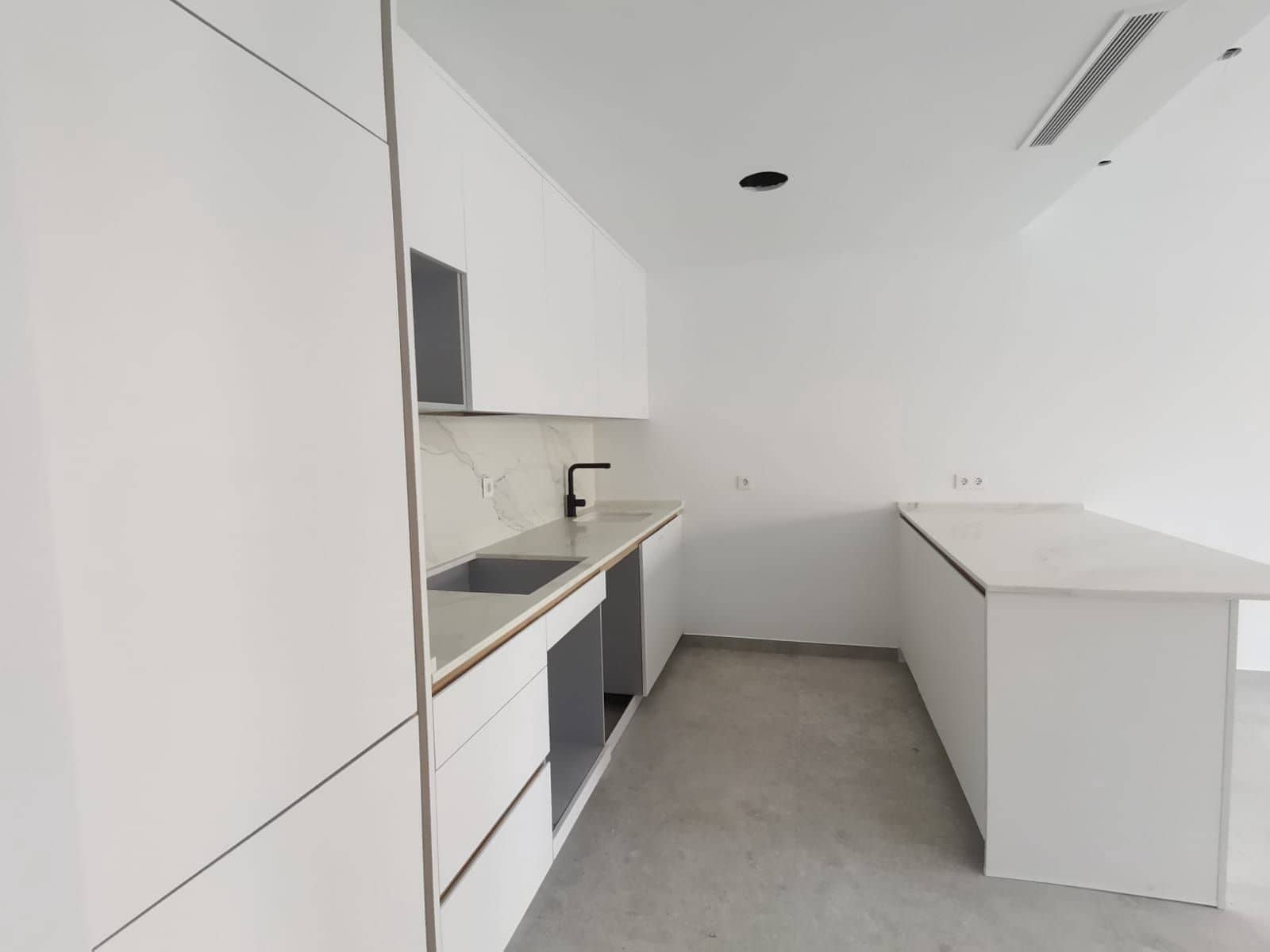 3 slaapkamer Appartement te koop in Torrevieja met zwembad garage - € 370.000 (Ref: 9996584)