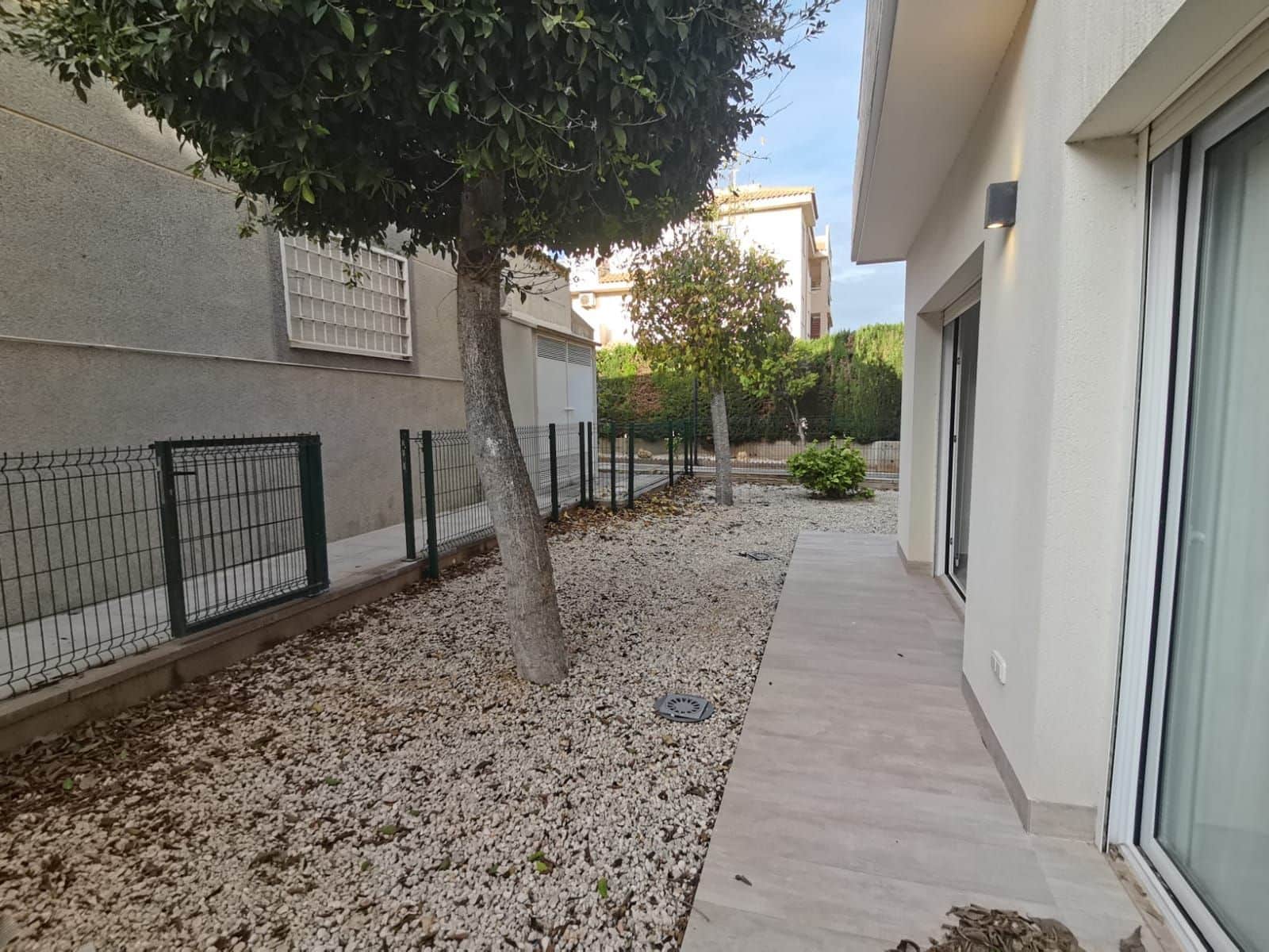 3 slaapkamer Appartement te koop in Torrevieja met zwembad garage - € 370.000 (Ref: 9996584)