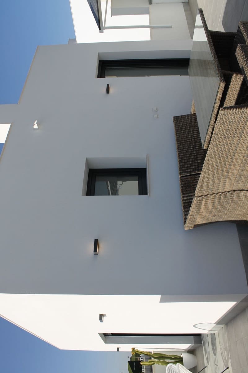 3 slaapkamer Villa te koop in Roldan met zwembad garage - € 416.900 (Ref: 9996588)