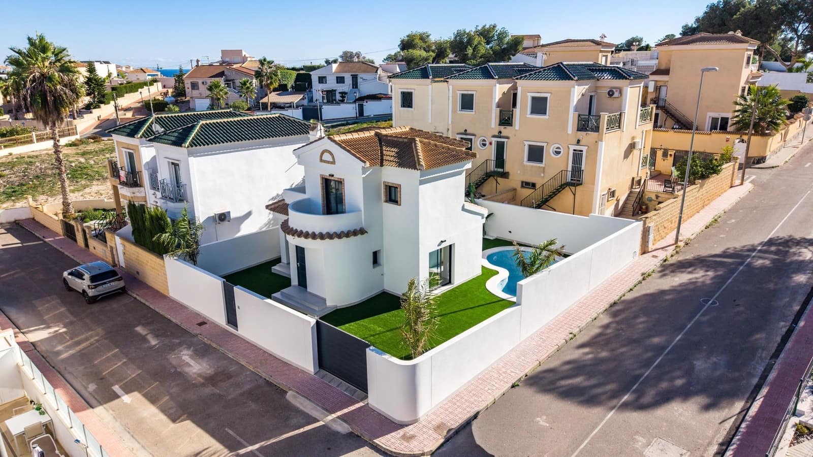Chalet de 3 habitaciones en Orihuela Costa en venta con piscina garaje - 590.000 € (Ref: 9996592)