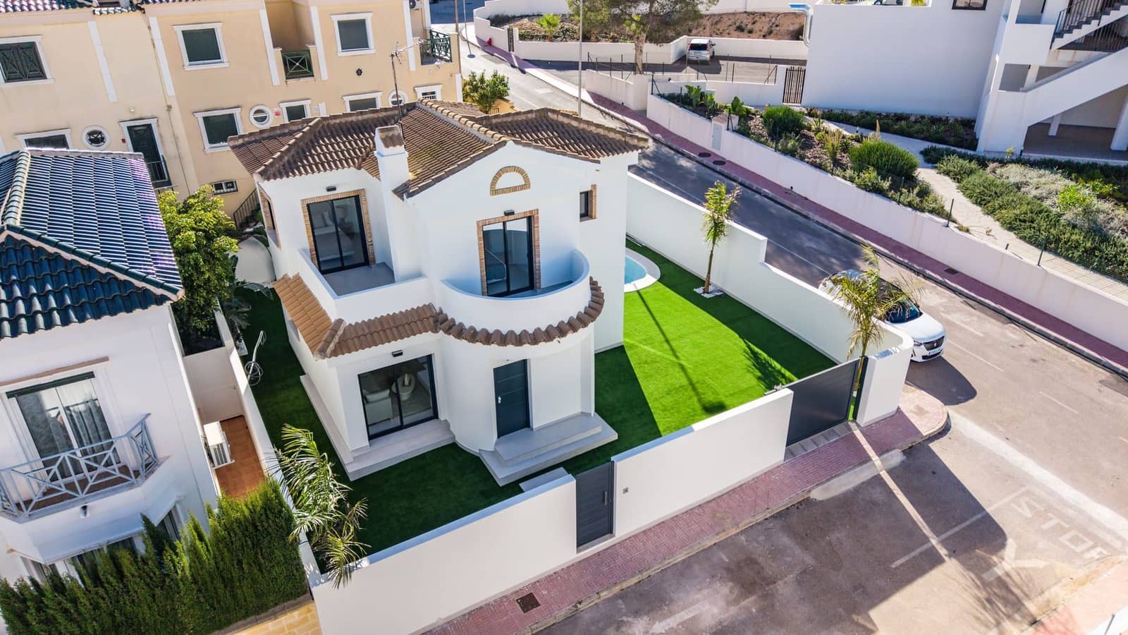 Chalet de 3 habitaciones en Orihuela Costa en venta con piscina garaje - 590.000 € (Ref: 9996592)