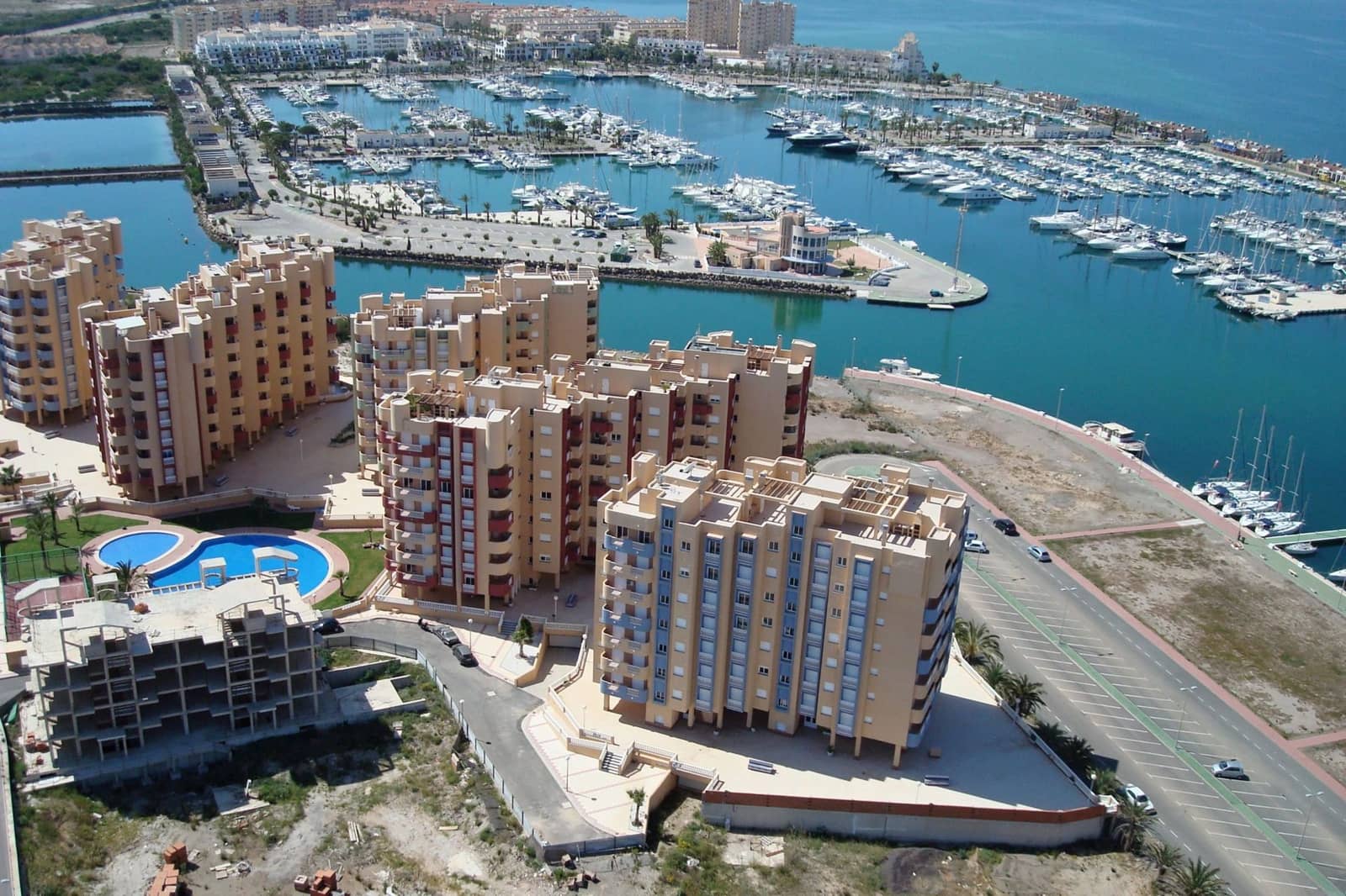 Apartamento de 3 habitaciones en La Manga del Mar Menor en venta con piscina garaje - 254.000 € (Ref: 9996593)