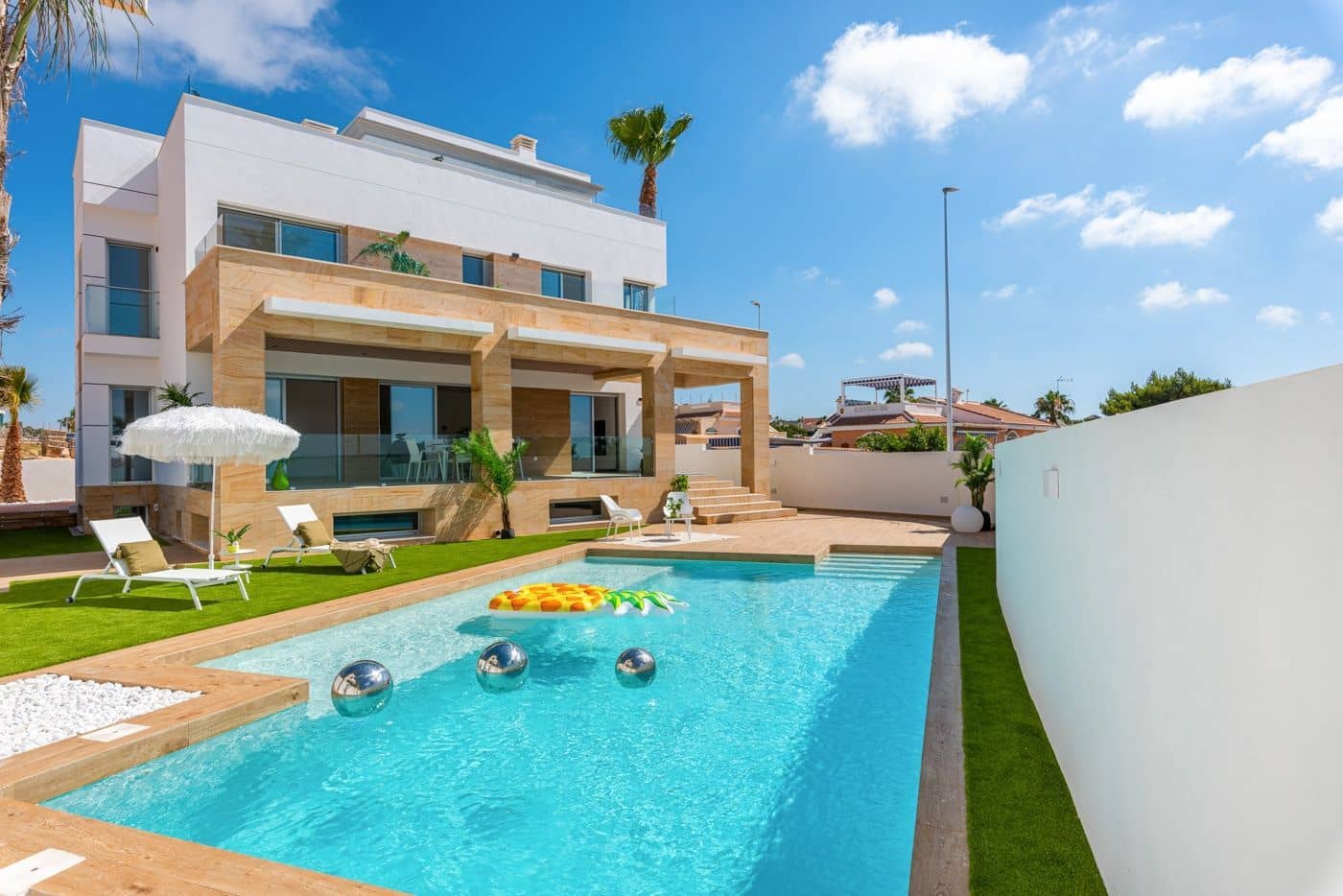 4 chambre Villa/Maison à vendre à Ciudad Quesada avec piscine garage - 863 690 € (Ref: 9998034)