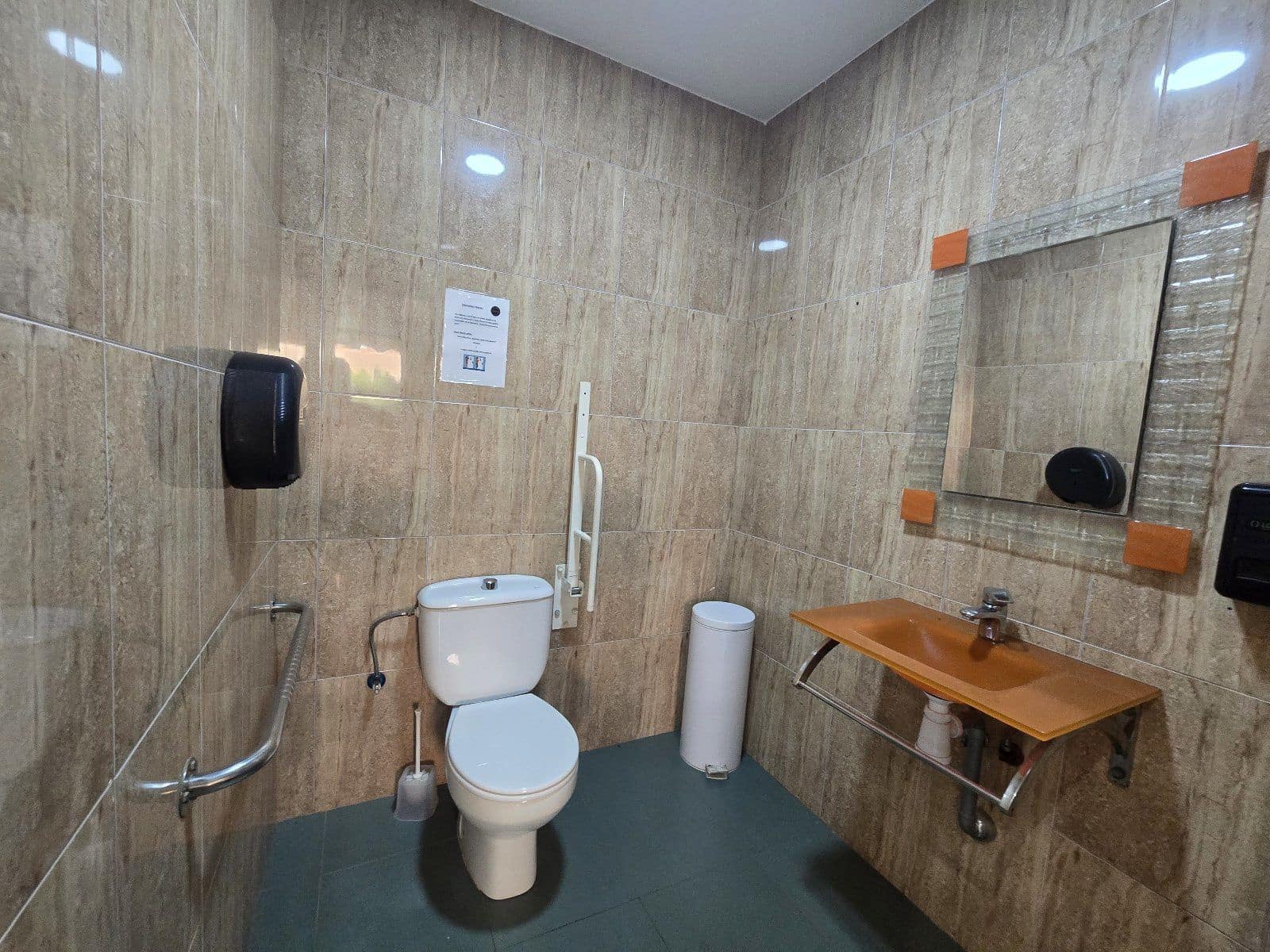 Commercial for sale in Huercal-Overa - € 245,000 (Ref: 10044237)