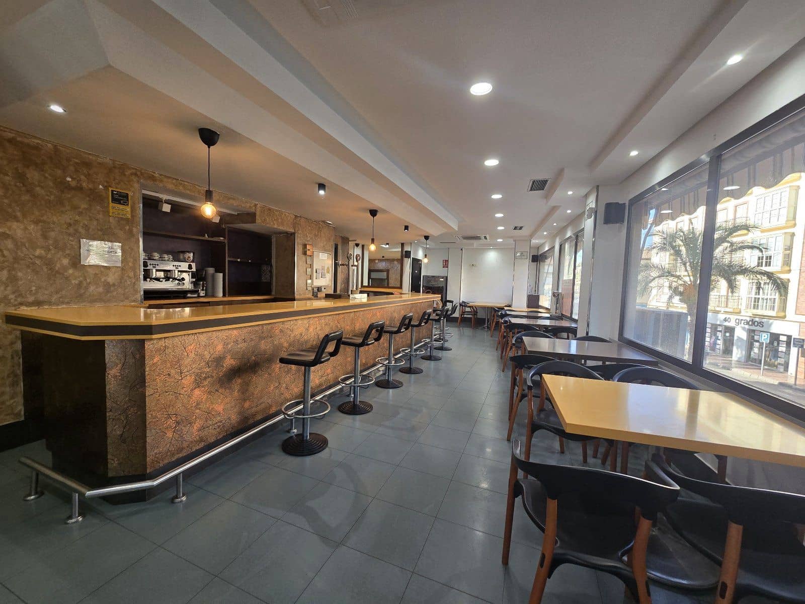 Commercial for sale in Huercal-Overa - € 245,000 (Ref: 10044237)