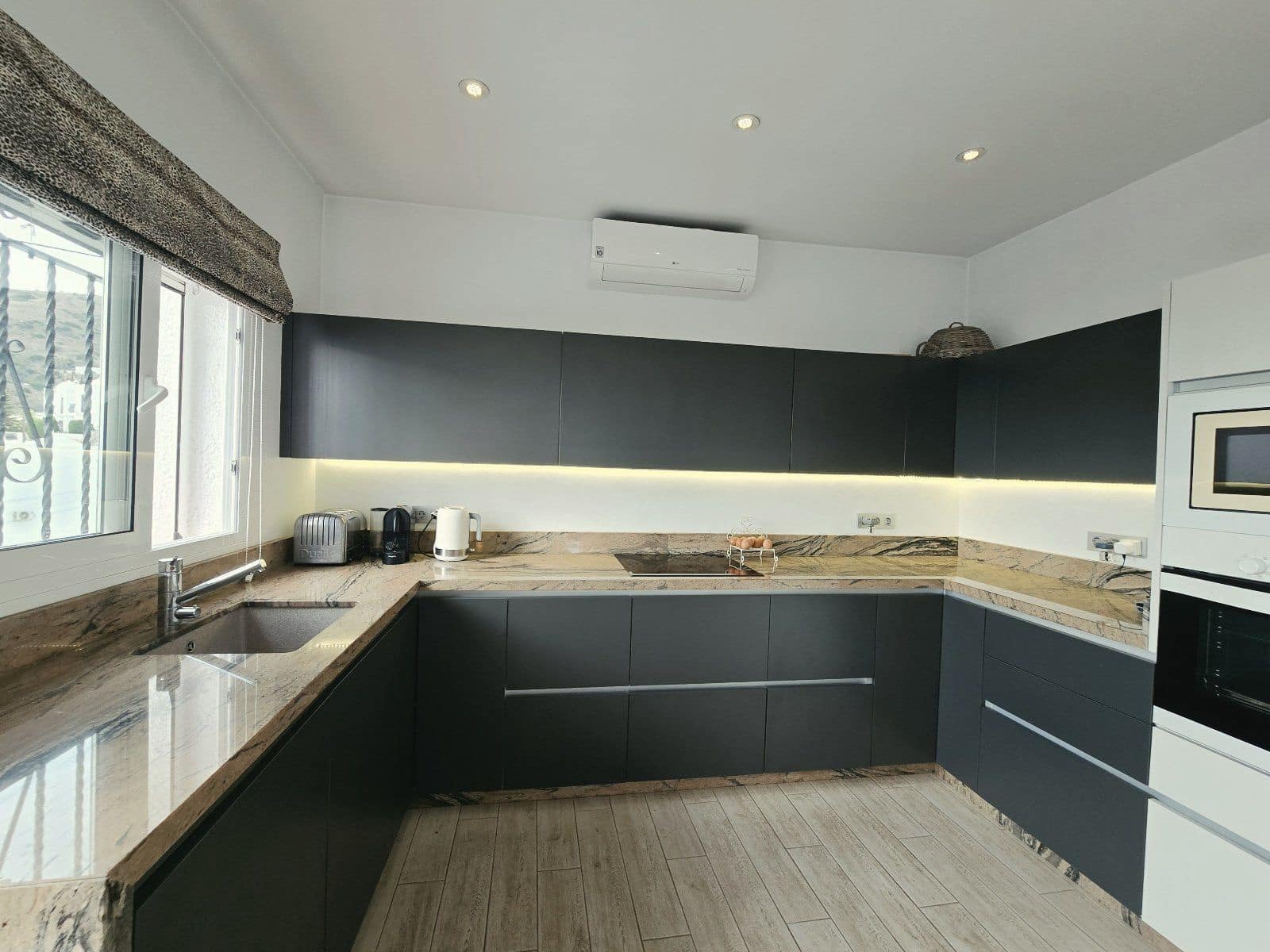 4 Zimmer Villa zu verkaufen in Mojacar mit Pool Garage - 950.000 € (Ref: 10135666)