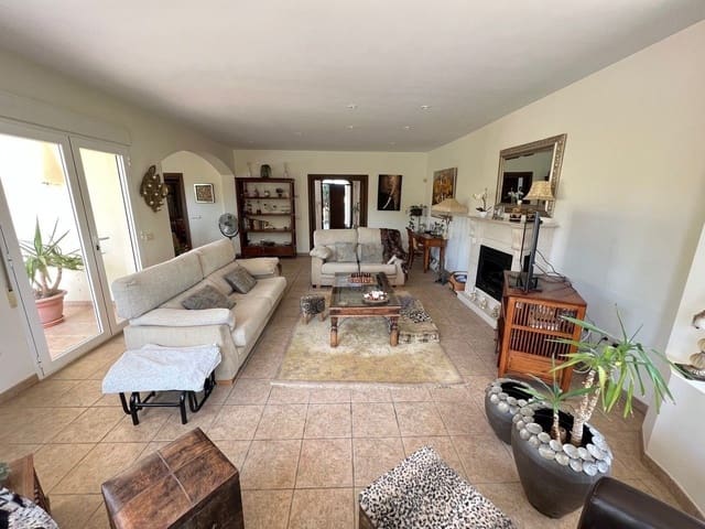 4 sypialnia Willa na sprzedaż w Vera Ciudad, Vera z basenem garażem - 695 000 € (Ref: 7447198)