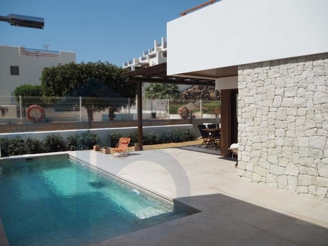 3 Zimmer Villa zu verkaufen in Cuevas del Almanzora mit Pool Garage - 320.000 € (Ref: 9379764)