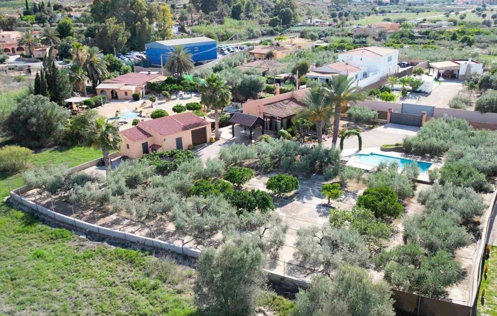 4 makuuhuone Huvila myytävänä paikassa Mojacar mukana uima-altaan - 398 000 € (Ref: 9379858)