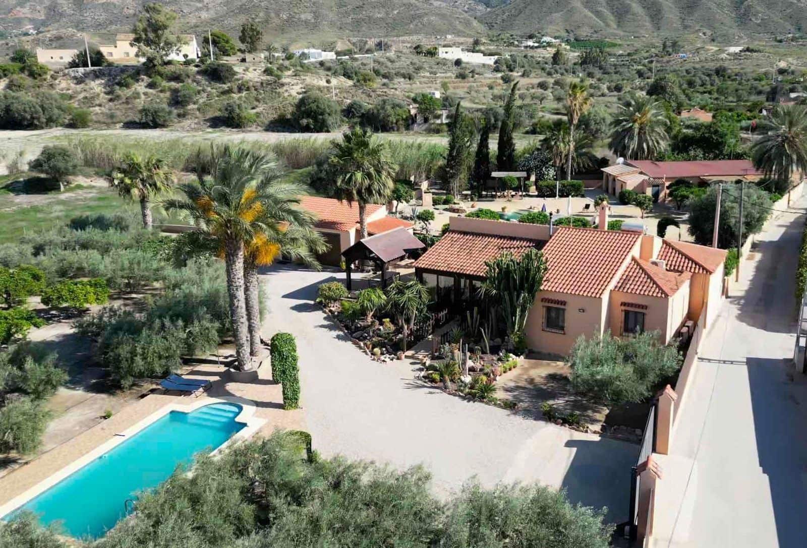 4 makuuhuone Huvila myytävänä paikassa Mojacar mukana uima-altaan - 398 000 € (Ref: 9379858)