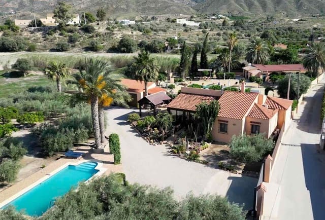 4 makuuhuone Huvila myytävänä paikassa Mojácar mukana uima-altaan - 398 000 € (Ref: 9379858)