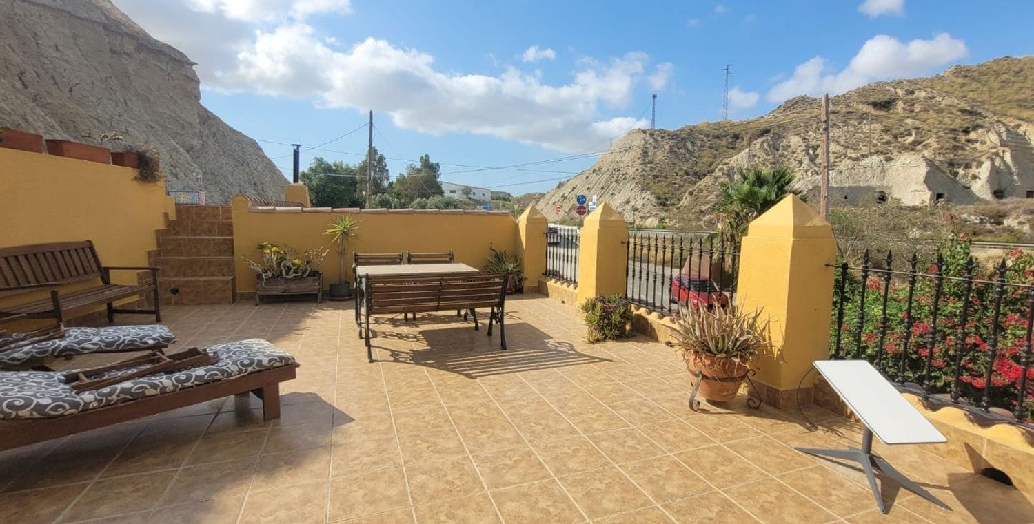 3 bedroom Villa for sale in Cuevas del Almanzora with garage - € 199,950 (Ref: 9405912)