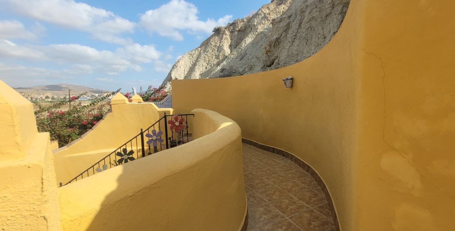 3 bedroom Villa for sale in Cuevas del Almanzora with garage - € 199,950 (Ref: 9405912)