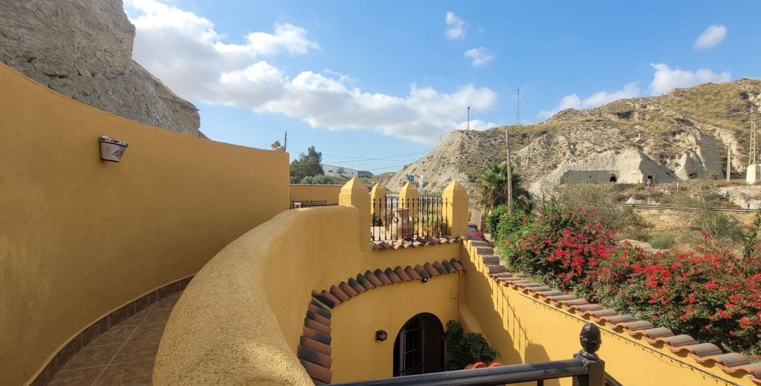 3 bedroom Villa for sale in Cuevas del Almanzora with garage - € 199,950 (Ref: 9405912)