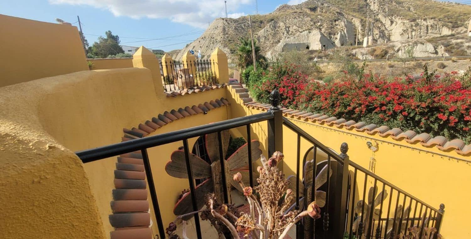 3 bedroom Villa for sale in Cuevas del Almanzora with garage - € 199,950 (Ref: 9405912)