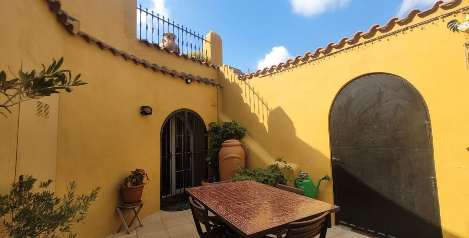 3 bedroom Villa for sale in Cuevas del Almanzora with garage - € 199,950 (Ref: 9405912)