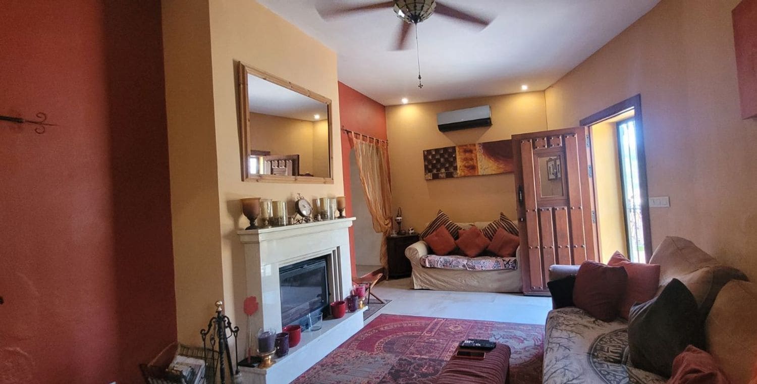 3 bedroom Villa for sale in Cuevas del Almanzora with garage - € 199,950 (Ref: 9405912)