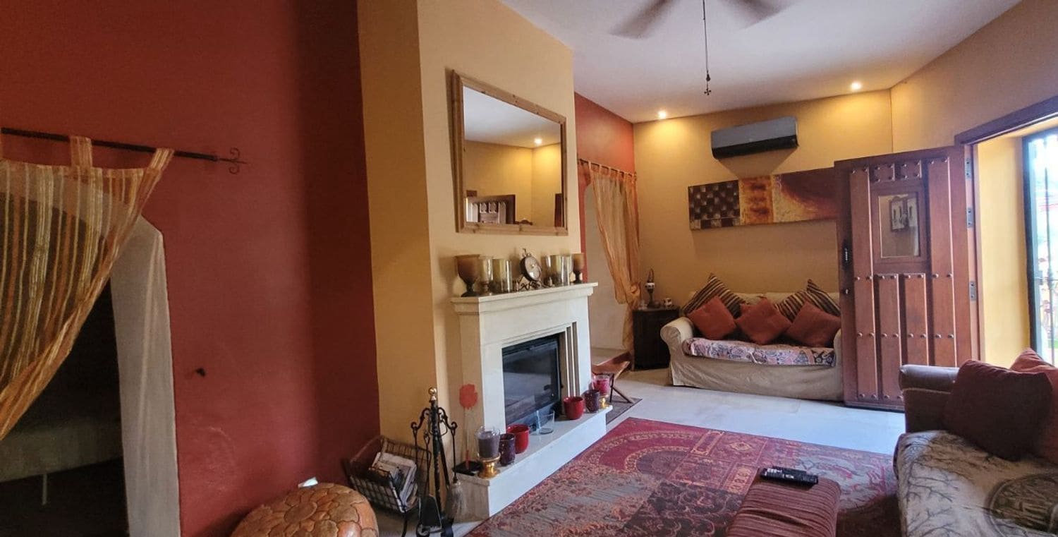 3 bedroom Villa for sale in Cuevas del Almanzora with garage - € 199,950 (Ref: 9405912)