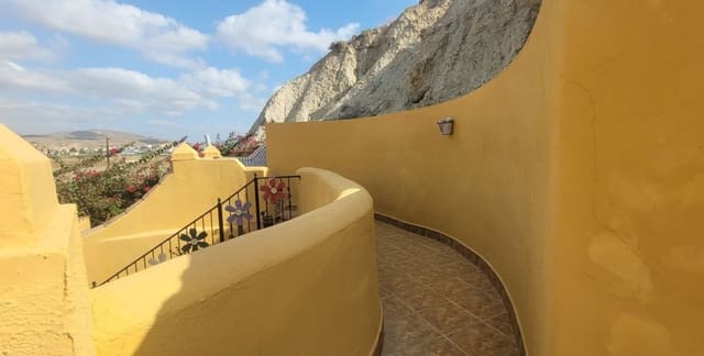 3 bedroom Villa for sale in Cuevas del Almanzora with garage - € 199,950 (Ref: 9405912)