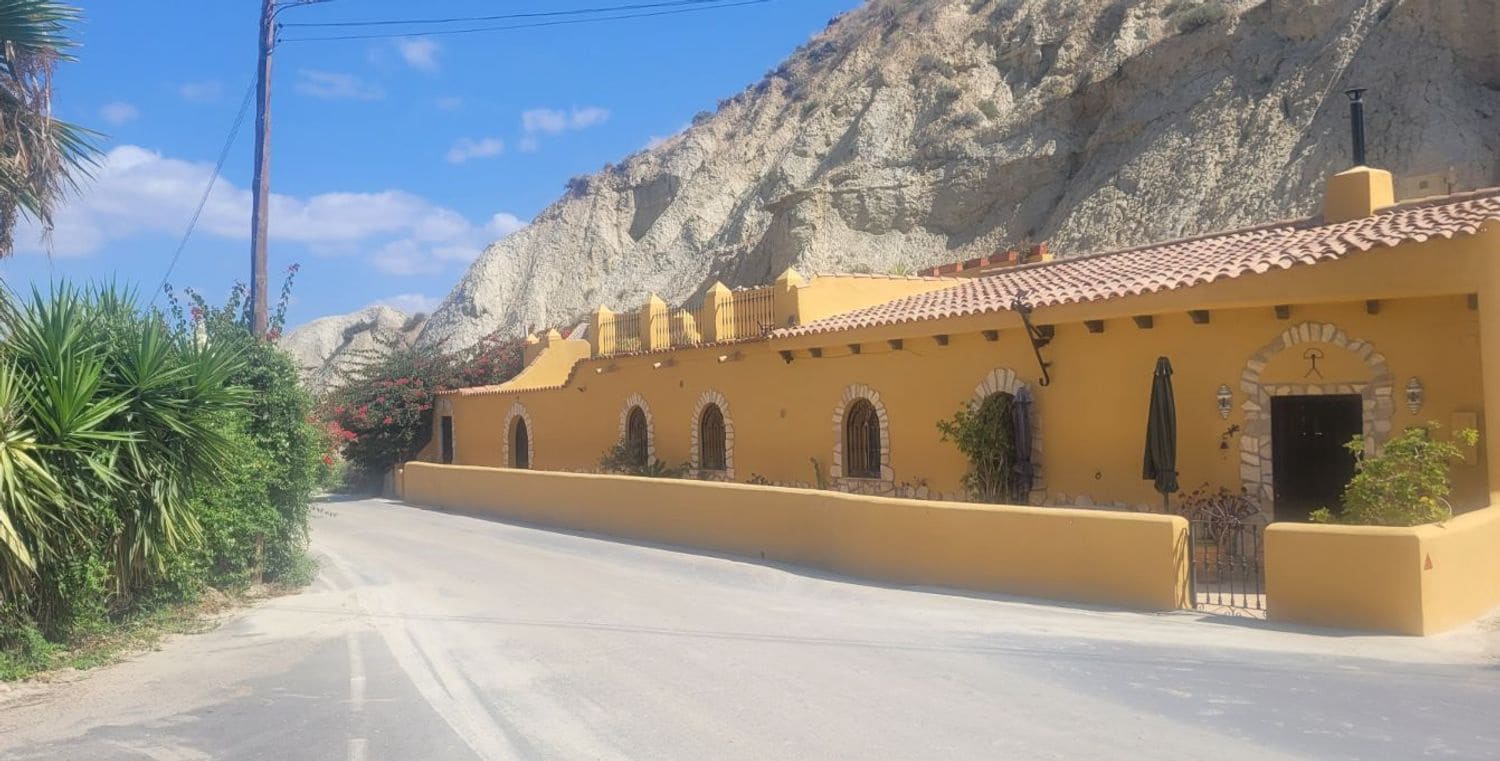 3 bedroom Villa for sale in Cuevas del Almanzora with garage - € 199,950 (Ref: 9405912)