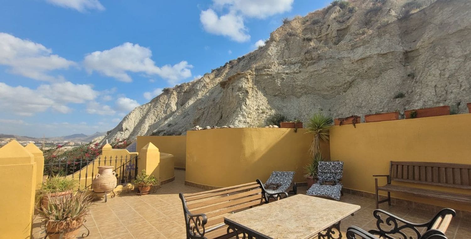3 bedroom Villa for sale in Cuevas del Almanzora with garage - € 199,950 (Ref: 9405912)