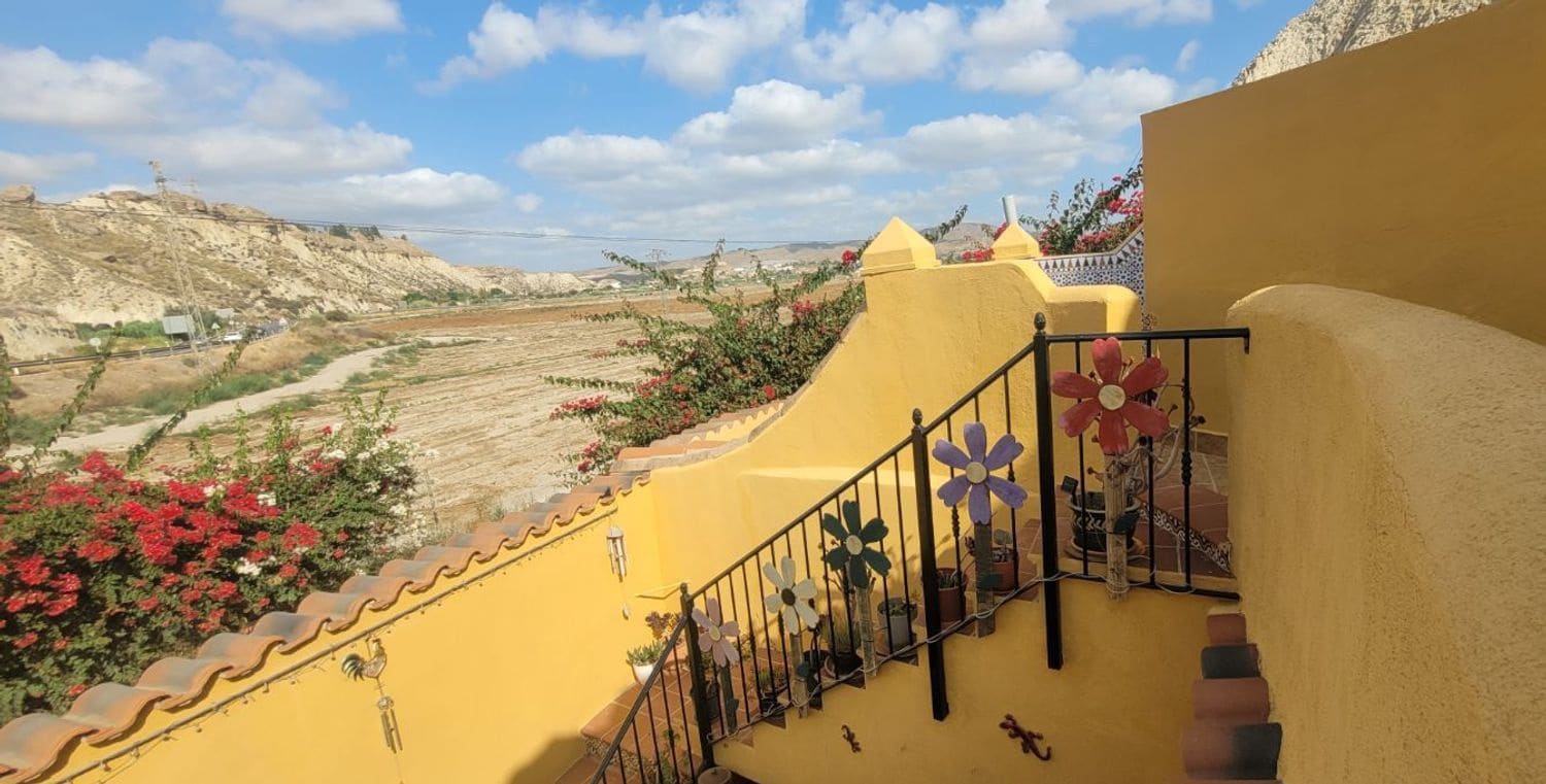 3 bedroom Villa for sale in Cuevas del Almanzora with garage - € 199,950 (Ref: 9405912)