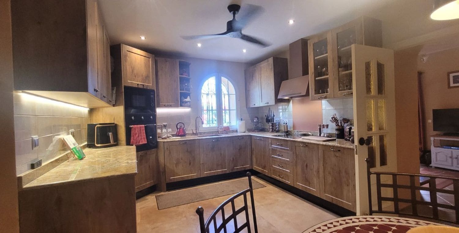 3 bedroom Villa for sale in Cuevas del Almanzora with garage - € 199,950 (Ref: 9405912)