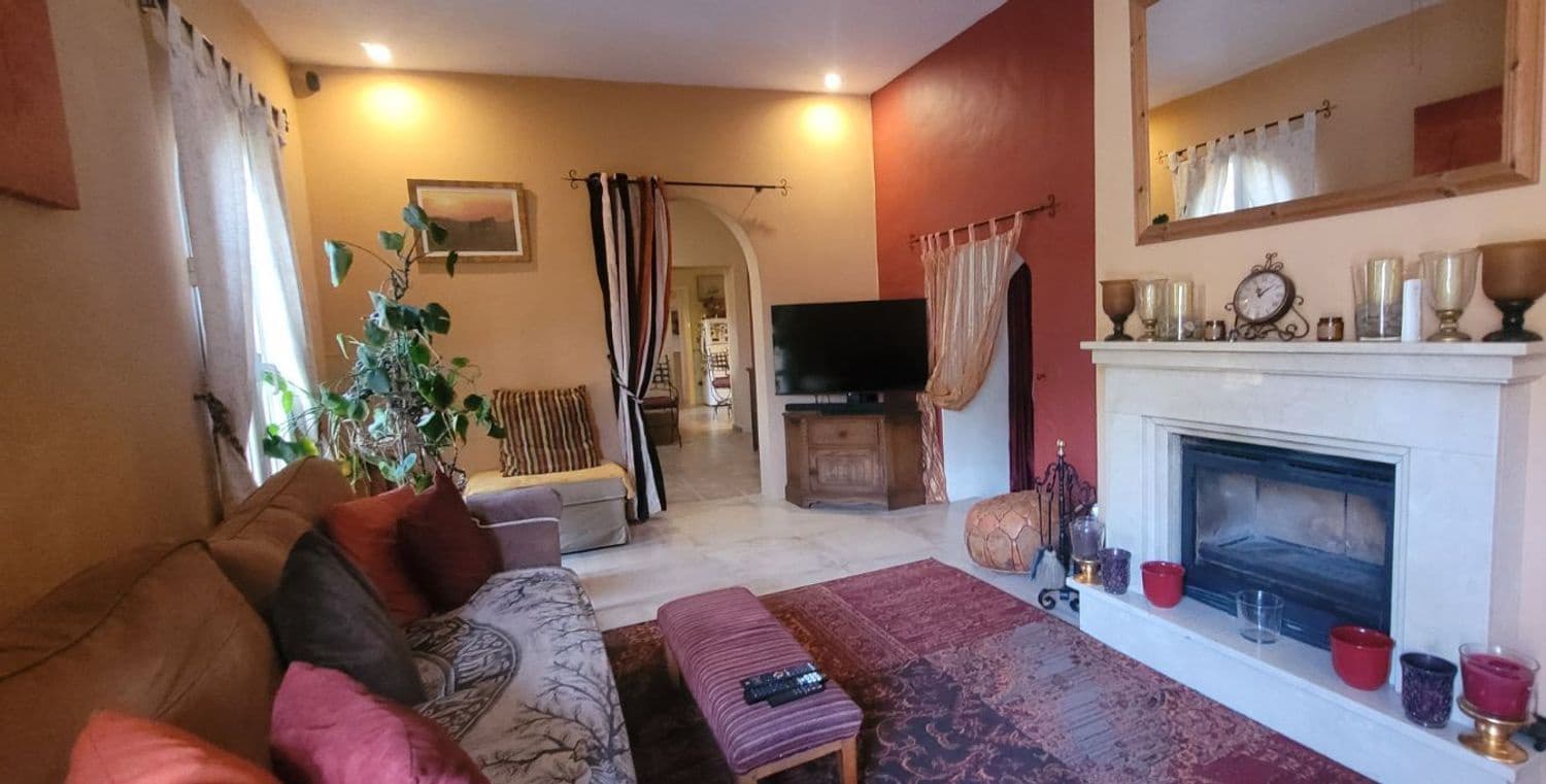 3 bedroom Villa for sale in Cuevas del Almanzora with garage - € 199,950 (Ref: 9405912)