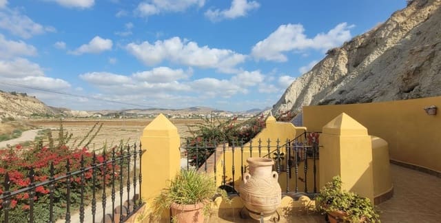 3 bedroom Villa for sale in Cuevas del Almanzora with garage - € 199,950 (Ref: 9405912)