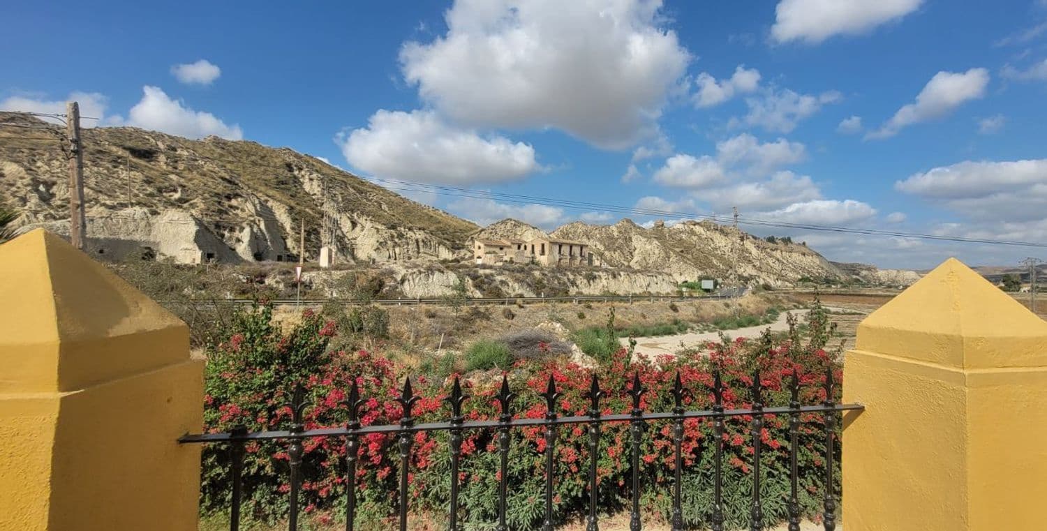 3 bedroom Villa for sale in Cuevas del Almanzora with garage - € 199,950 (Ref: 9405912)