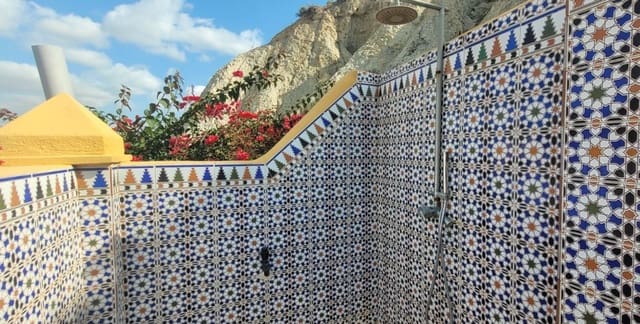 3 bedroom Villa for sale in Cuevas del Almanzora with garage - € 199,950 (Ref: 9405912)