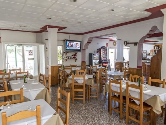 Comercial para venda em Las Marinas - Pueblo Laguna, Vera - 320 000 € (Ref: 9417669)