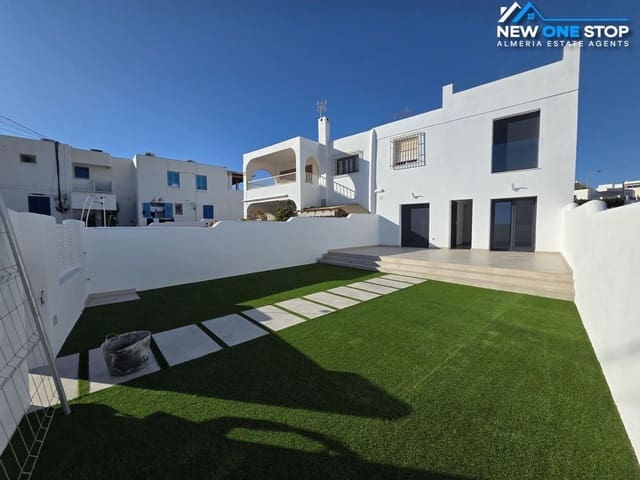 4 bedroom Villa for sale in Mojácar with garage - € 445,000 (Ref: 9426261)