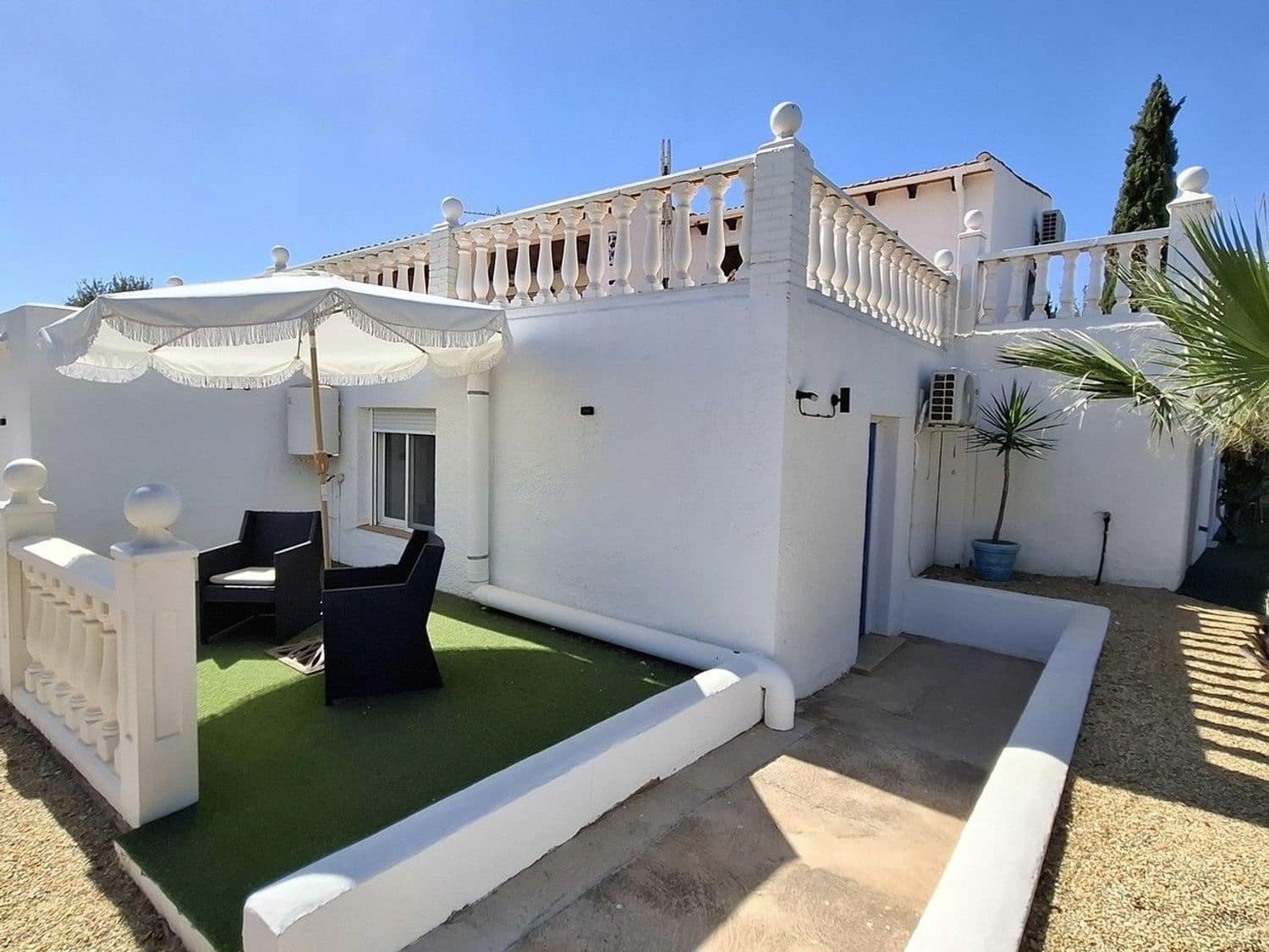 6 soveværelse Villa til salg i Almeria by med swimmingpool garage - € 575.000 (Ref: 9441967)