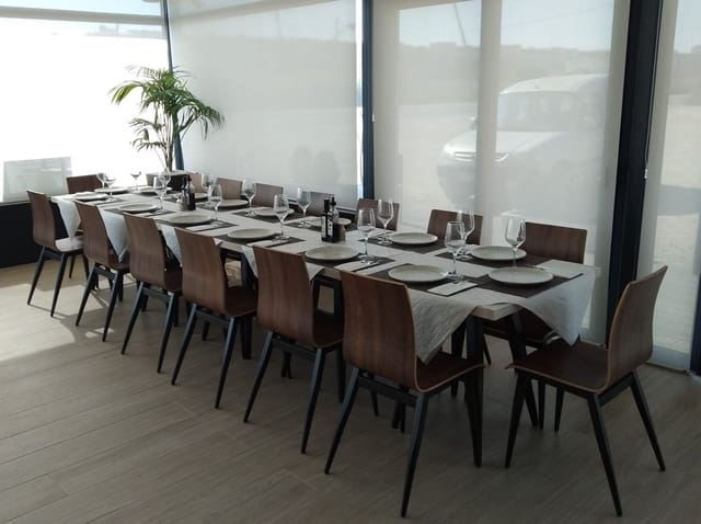 Kaupallinen myytävänä paikassa Garrucha - 1 200 000 € (Ref: 9445468)