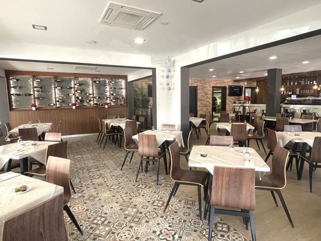 Kaupallinen myytävänä paikassa Garrucha - 1 200 000 € (Ref: 9445468)