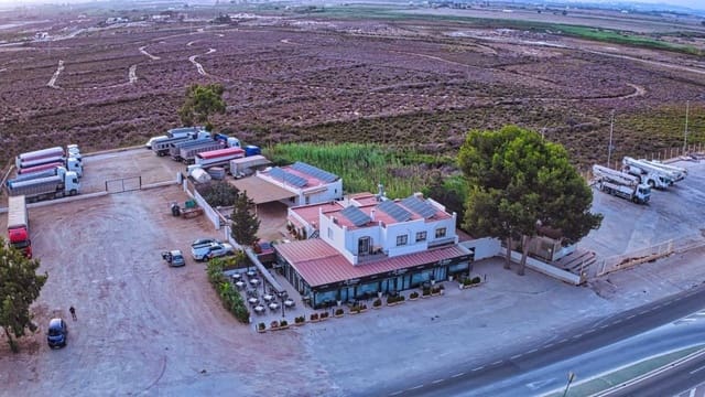 Kaupallinen myytävänä paikassa Garrucha - 1 200 000 € (Ref: 9445468)