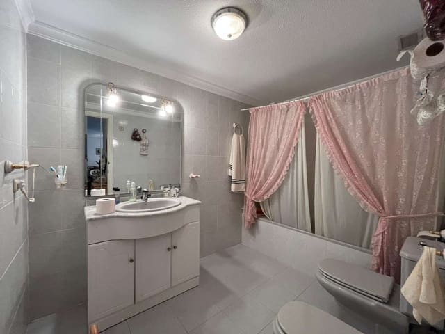 2 bedroom Flat for sale in Garrucha with pool garage - € 120,000 (Ref: 9451671)