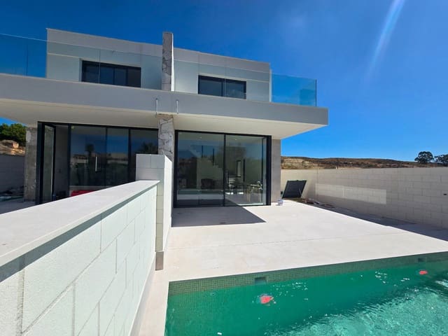 Casa de 3 habitaciones en Valle del Este, Vera en venta con piscina garaje - 289.000 € (Ref: 9471779)